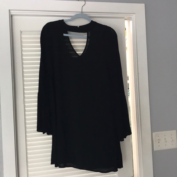 Wardrobe needs changed - Picture 1 of 2